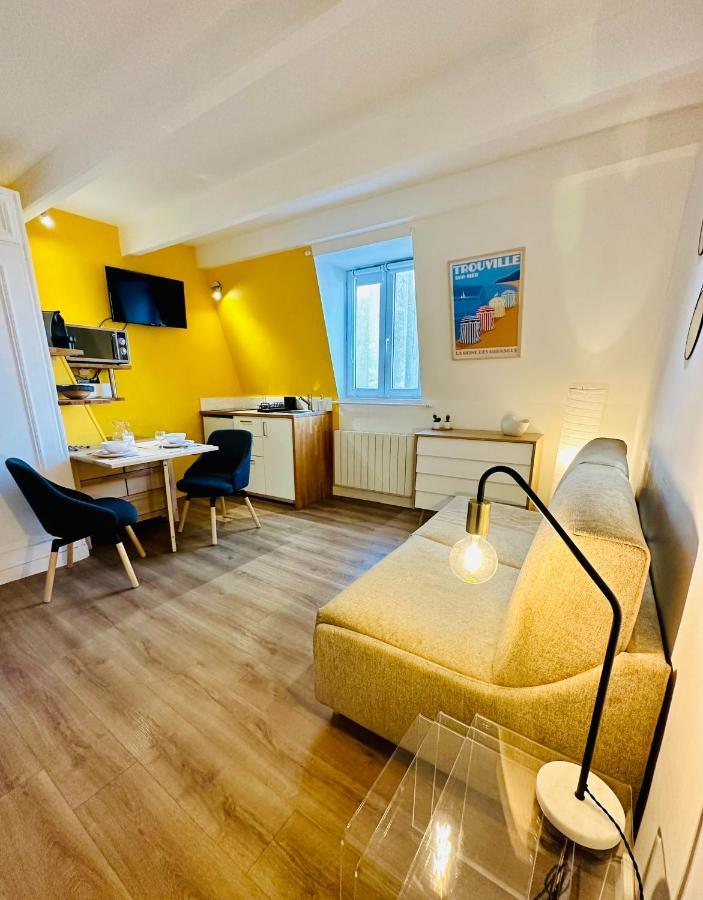 Studio Hissez Haut - Idealement Place, Plage, Restaurants, Commerces トルヴィル＝シュル＝メール エクステリア 写真